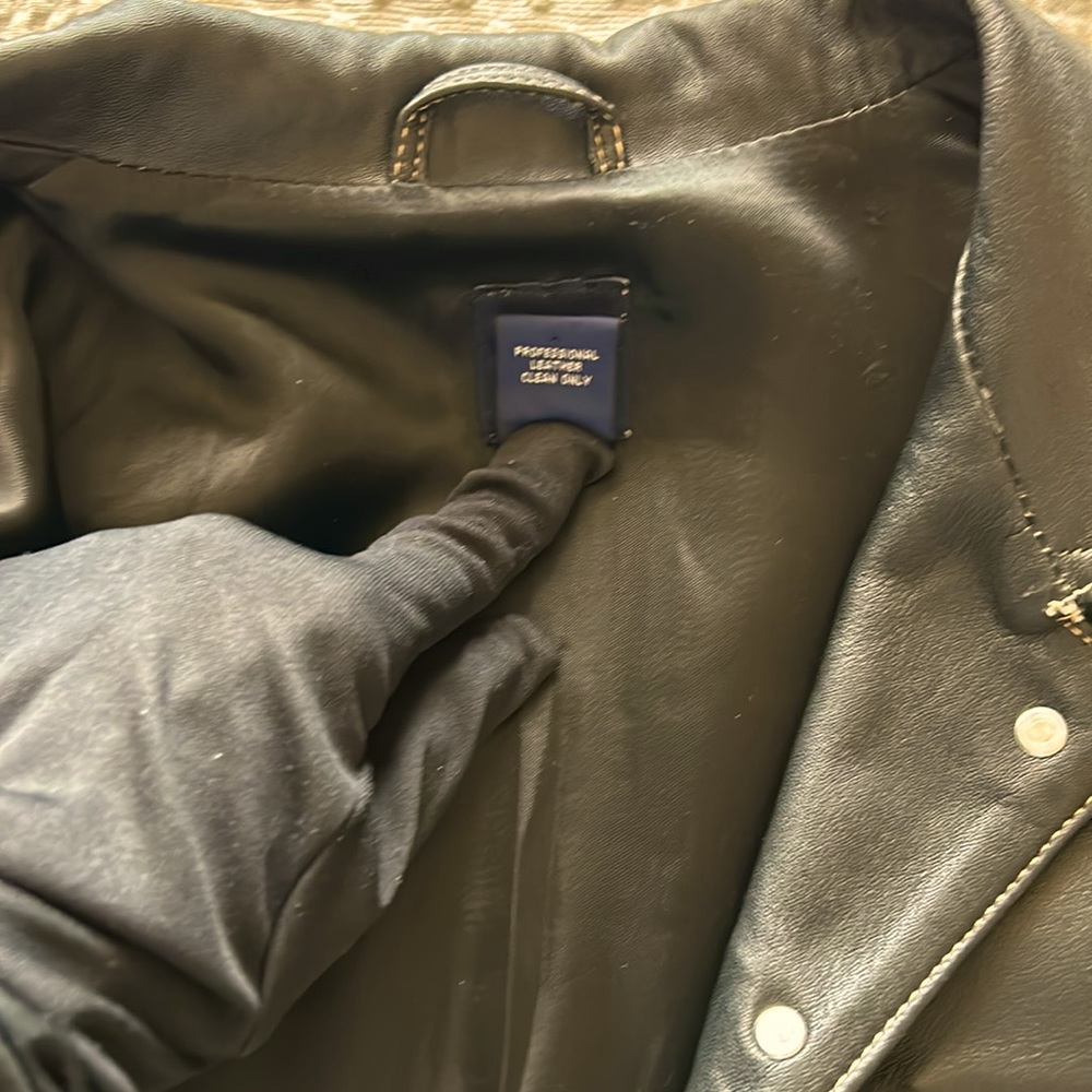 Black Leather Jean jacket (M) - Picture 7 of 9